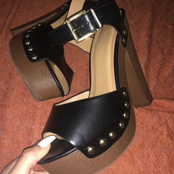 Heels - Picture 2 of 2